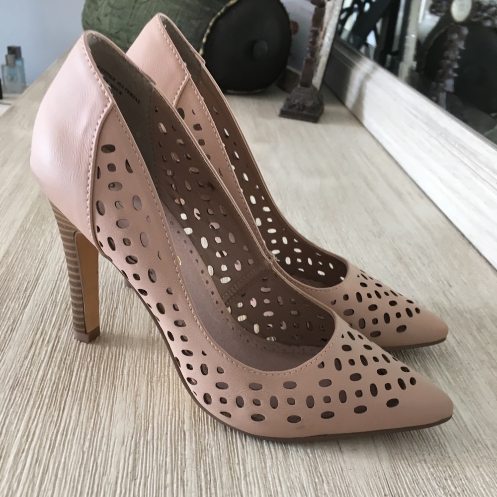 Blush pink Restricted pumps